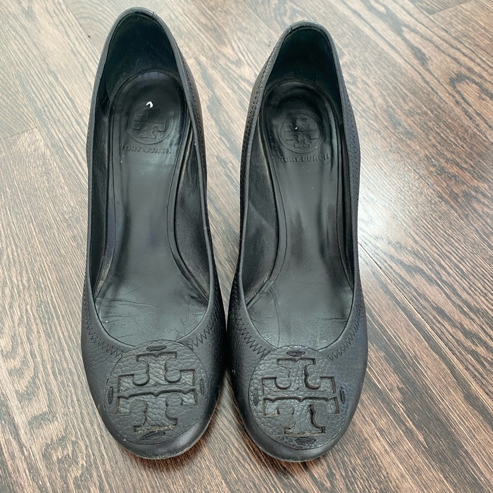 Tory Burch Sally Wedge size 8.5